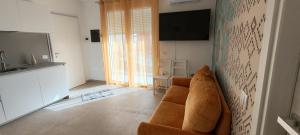 a living room with a couch and a television at Casa Via Marconi in Assemini