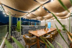 Φωτογραφία από το άλμπουμ του Modern Residence with Elevator - Near Old Quarter στο Ανόι