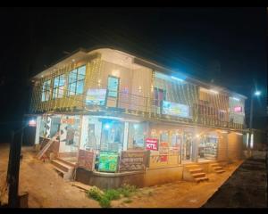 Gallery image of Lucky star restaurant and stay in Madikeri