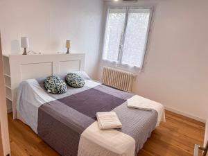 a bedroom with a bed with pillows and a window at Grande maison 5 chambres 25 min du Parc in Chavagnes-les-Redoux