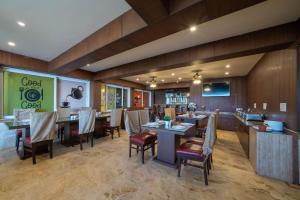 Posezení v ubytování Perfectstayz Premium The Pride at mall road