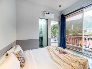 Fotografie z fotogalerie ubytování Ventara Escape Bungalow by Palette Homes – 4 BHK | Pvt Pool | Lonavala v destinaci Kārli