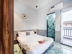 Fotografie z fotogalerie ubytování Ventara Escape Bungalow by Palette Homes – 4 BHK | Pvt Pool | Lonavala v destinaci Kārli + 38 fotografií