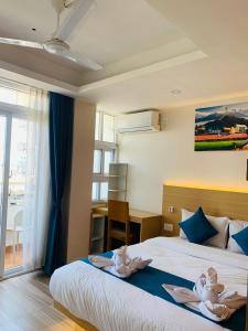 Postel nebo postele na pokoji v ubytování Pokhara Apartments Residence