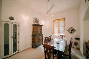 TV a/nebo společenská místnost v ubytování SkyPort Villa Negombo