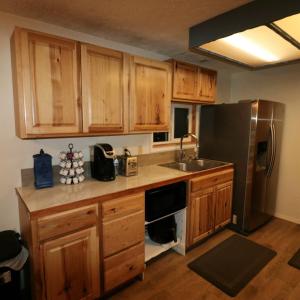 Kuchyň nebo kuchyňský kout v ubytování Convenience in Vancouver