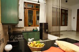 Η κουζίνα ή μικρή κουζίνα στο Riverside Lounge Kandy +13 φωτογραφίες