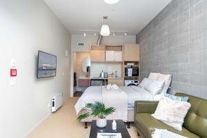 Η κουζίνα ή μικρή κουζίνα στο Petone City Studio with Balcony