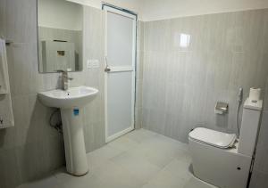 a bathroom with a sink and a toilet at We Cay Holidays in Nikawatawana +12 photos