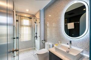 Koupelna v ubytování Suri Villa + 103 fotografií