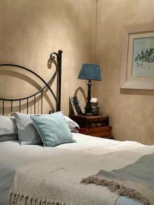 Postel nebo postele na pokoji v ubytování Otter's Creek Riverside + 6 fotografií