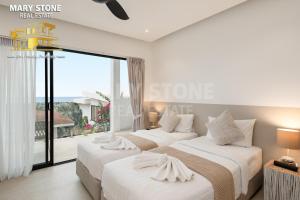 - 2 lits dans une chambre avec balcon dans l'établissement Savaya Samui (Villa Malena), à Ban Ko Khwan