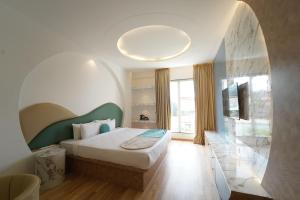 Postel nebo postele na pokoji v ubytování Palette The Moon Hotel Goa + 83 fotografií