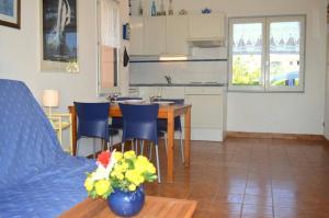 Kuchyň nebo kuchyňský kout v ubytování PL010-0901 Appart 2 pièces 4 couchages PORT LEUCATE NATURISME