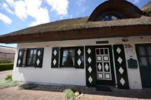 Το κτήριο όπου στεγάζεται  η παραθεριστική κατοικία