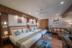 Postel nebo postele na pokoji v ubytování Perfectstayz Premium The Pride at mall road + 91 fotografií