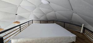 Postel nebo postele na pokoji v ubytování Aqua Glamp