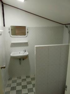 Koupelna v ubytování Koh Kho Khao Guest House