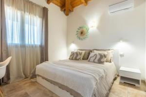 Ένα ή περισσότερα κρεβάτια σε δωμάτιο στο La Margherita Guesthouse, Nebida seaview +32 φωτογραφίες