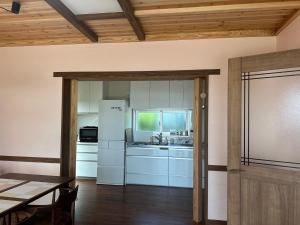 Kuchyň nebo kuchyňský kout v ubytování Live Villa 宮古ブルー