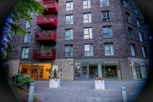 Το κτήριο όπου στεγάζεται  το διαμέρισμα