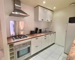 Kuchyň nebo kuchyňský kout v ubytování L'abeille + 1 fotografie