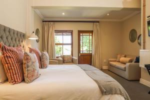 Ένα ή περισσότερα κρεβάτια σε δωμάτιο στο The Nottingham Road Hotel +151 φωτογραφίες