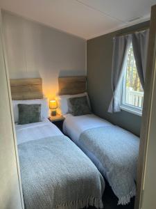 Postel nebo postele na pokoji v ubytování 2025 Willerby Ellerton Static Caravan