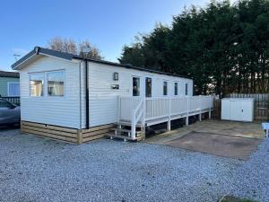 Budova, kde se kemp nachází