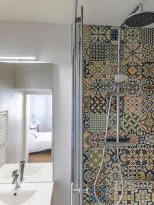 Koupelna v ubytování Studio du Barbier, plein centre