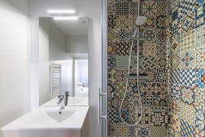 Koupelna v ubytování Studio du Barbier, plein centre