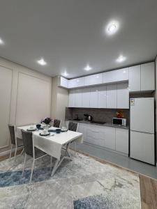 Η κουζίνα ή μικρή κουζίνα στο Апартаменты в ЖК 4YOU