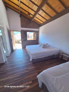 Ένα ή περισσότερα κρεβάτια σε δωμάτιο στο Casa das Quatro Estações - Lapinha da Serra +11 φωτογραφίες