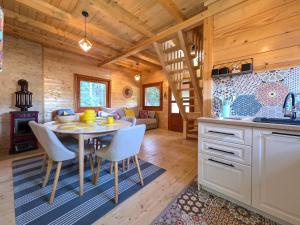 Kuchyň nebo kuchyňský kout v ubytování BRVNARE MASA i MEDO