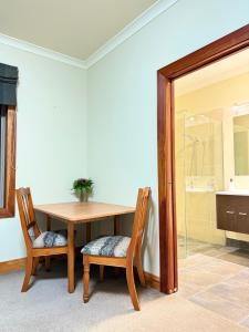 Koupelna v ubytování Whispering Pines