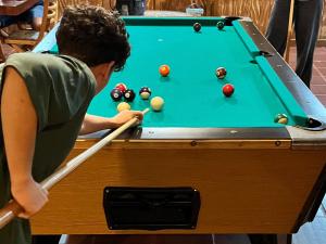 Biliár nebo kulečník v ubytování Hotel Cabañas Del Parque