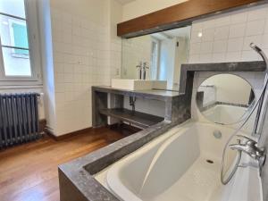 O baie la Le Jacquemart