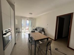 Η κουζίνα ή μικρή κουζίνα στο Savoia Home