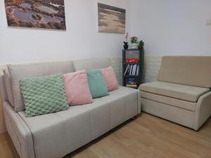 Χώρος καθιστικού στο אצלנו בחצר - צימר למשפחות ולזוגות בדרום ים המלח