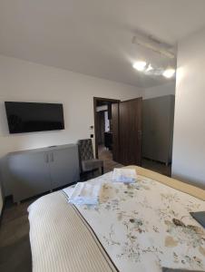 Ένα ή περισσότερα κρεβάτια σε δωμάτιο στο Râului 43