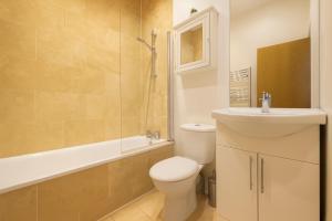 a bathroom with a toilet and a sink and a shower at Superb 2 Bed Apartment in Battersea in London