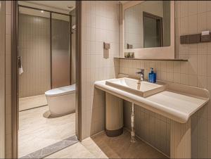 Koupelna v ubytování Hanting Hotel Beijing New International Exhibition Center + 20 fotografií