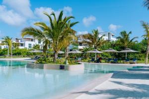 Bazén v ubytování Kejani Paradise - Tropical serviced Condo at The Soul, Paje nebo v jeho okolí