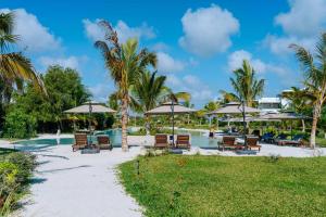 Bazén v ubytování Kejani Paradise - Tropical serviced Condo at The Soul, Paje nebo v jeho okolí