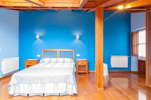 Postel nebo postele na pokoji v ubytování La Casona de la Bisa en Villanueva de Colombres