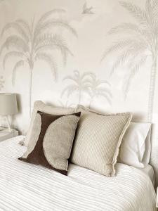 Ένα ή περισσότερα κρεβάτια σε δωμάτιο στο Surfers Delight Beach House