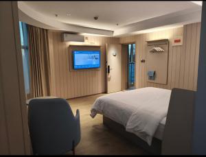 TV a/nebo společenská místnost v ubytování Hanting Hotel Beijing New International Exhibition Center