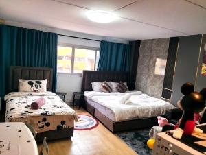 a bedroom with two beds and a window at IMPACT popular condo c5 แม่ตังค์ in Ban Bang Phang