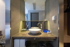 Un baño de Orange Hotel 20 fotos más