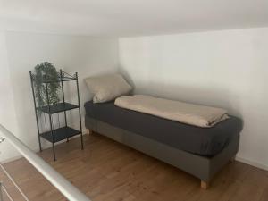 a small bed in a room with a shelf at Freigeist Boho in Haßloch +17 photos